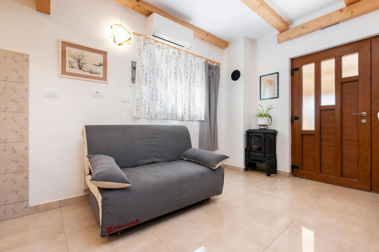 Casetta In Campagna 罗维尼 外观 照片